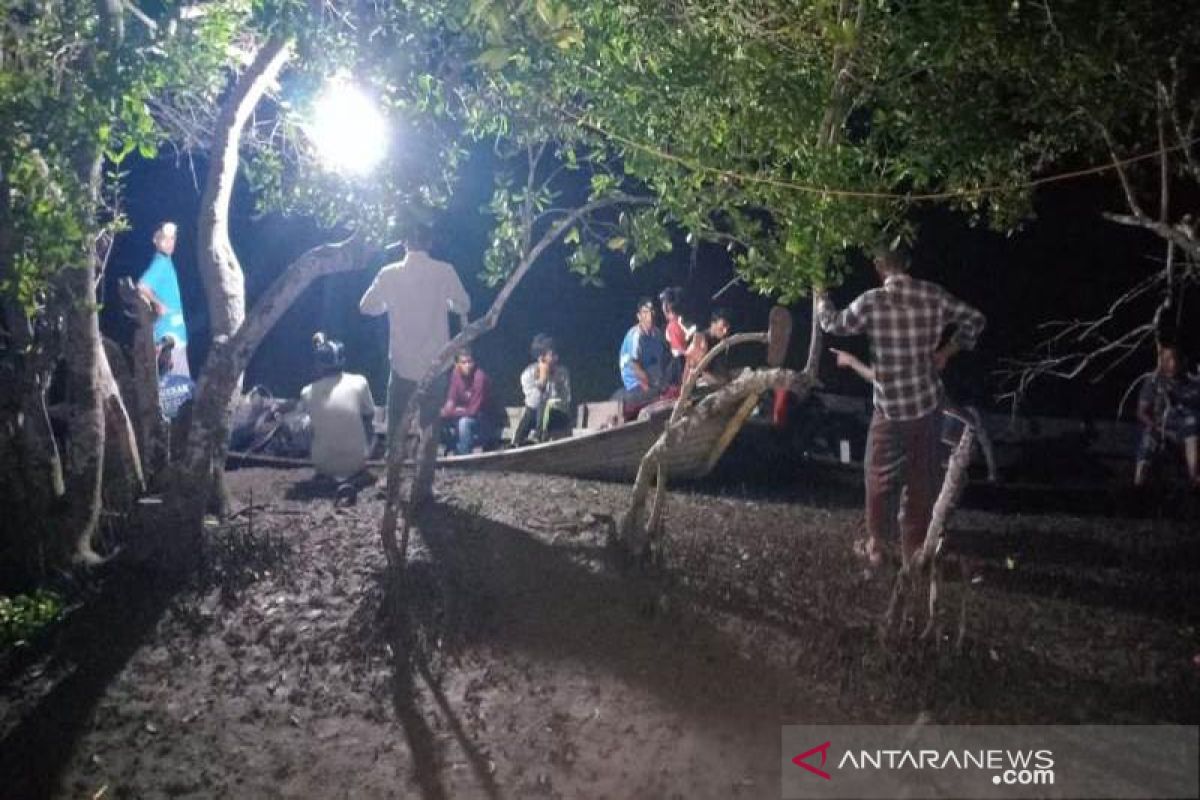 Perahu mengangkut satu keluarga tenggelam di Aceh Timur, dua meninggal