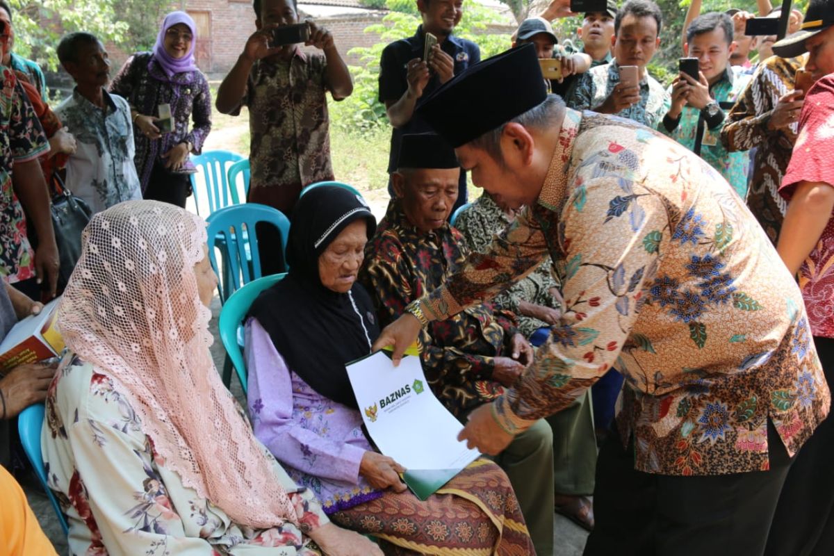 BAZ Sidoarjo bantu korban kebakaran rumah di Tarik