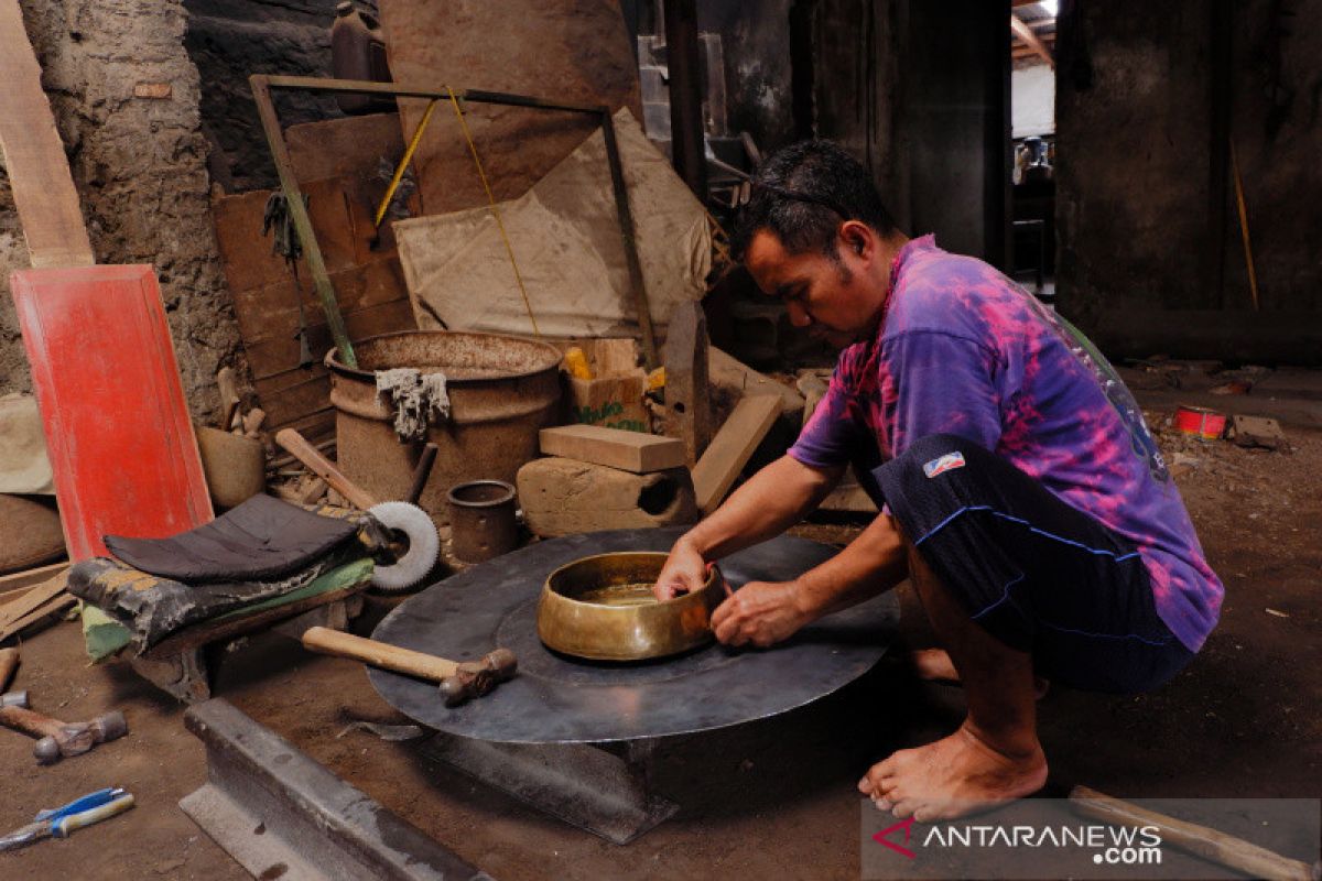 Kerajinan gamelan Bantul banyak dipesan pelanggan luar Jawa