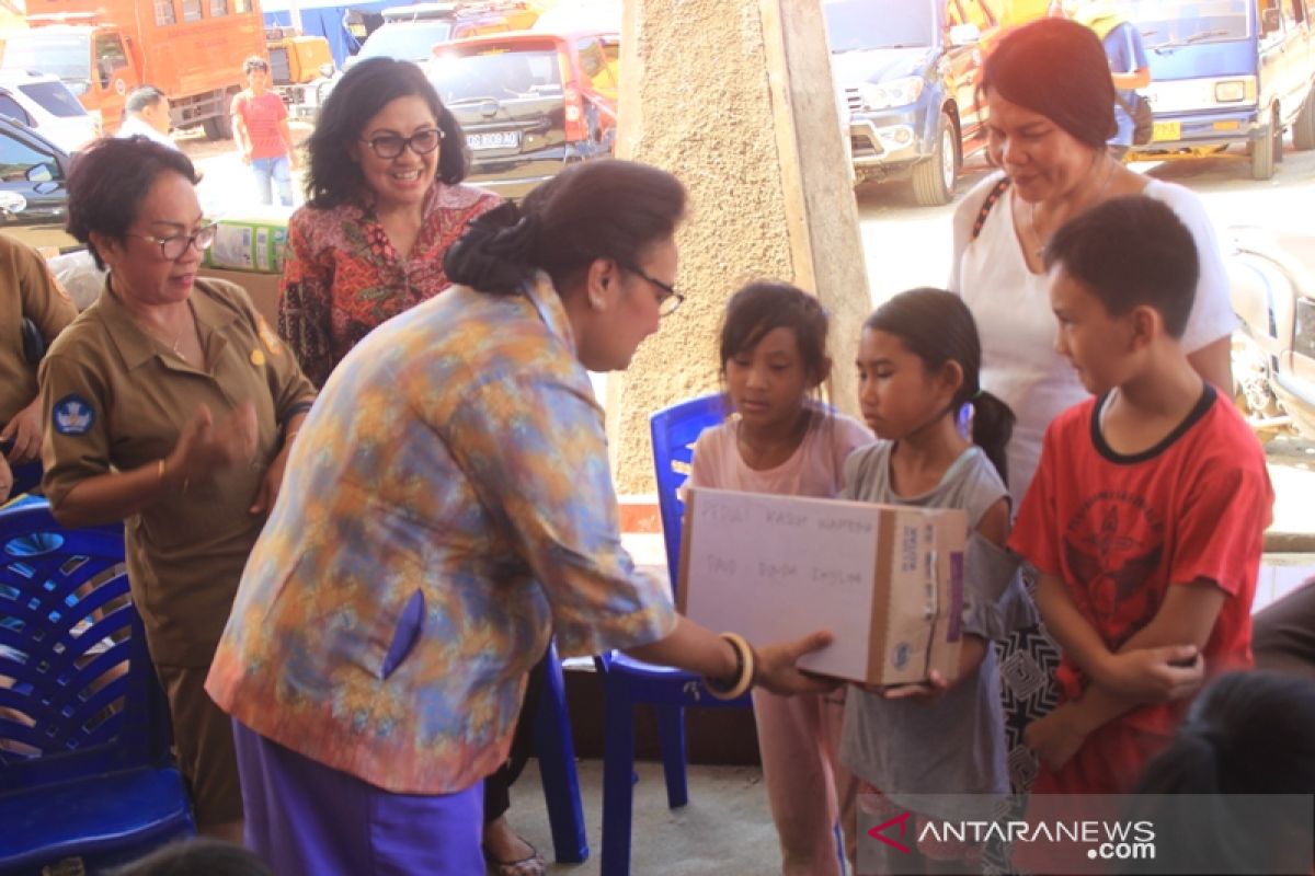 PAUD Jayapura salurkan bantuan untuk anak-anak pengungsi Wamena