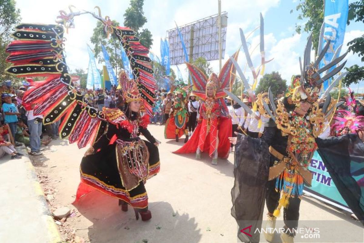 Karnaval Budaya Nusantara Warnai Kemeriahan HUT Kutim