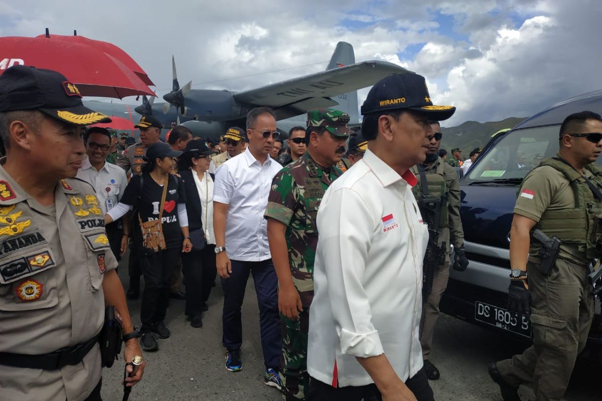 Minister Wiranto, Military, Police chiefs review condition in Wamena