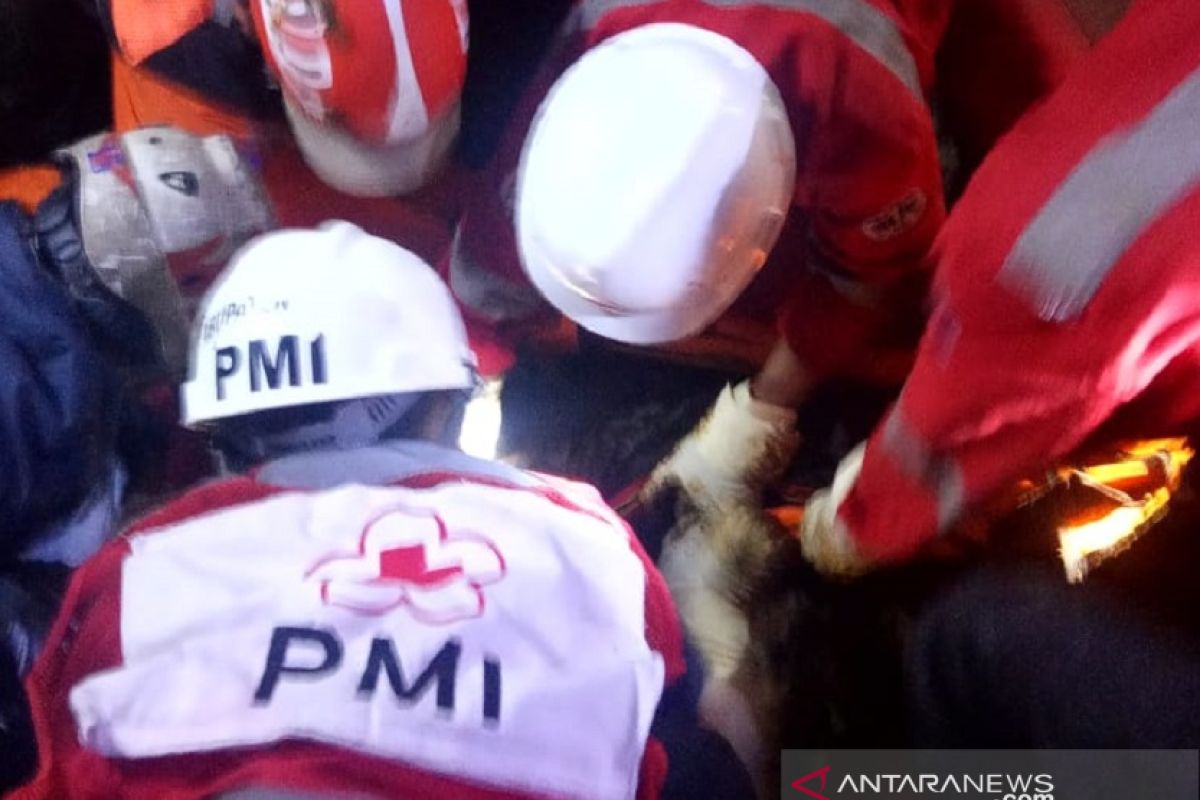 PMI Cianjur kerahkan relawan evakuasi dua korban tertimbun longsor