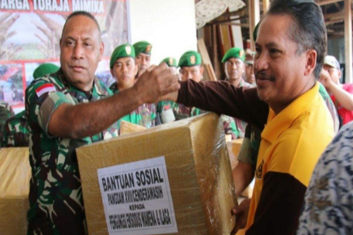 Pangdam Cenderawasih kunjungi pengungsi di Timika