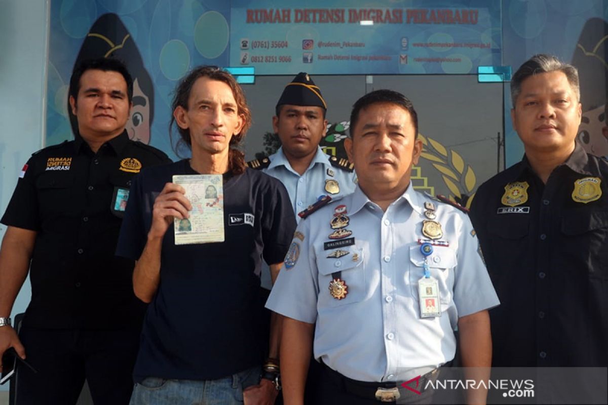 Deportasi turis "backpacker" Inggris, Rudenim Pekanbaru dipusingkan perubahan jadwal pesawat Lion Air