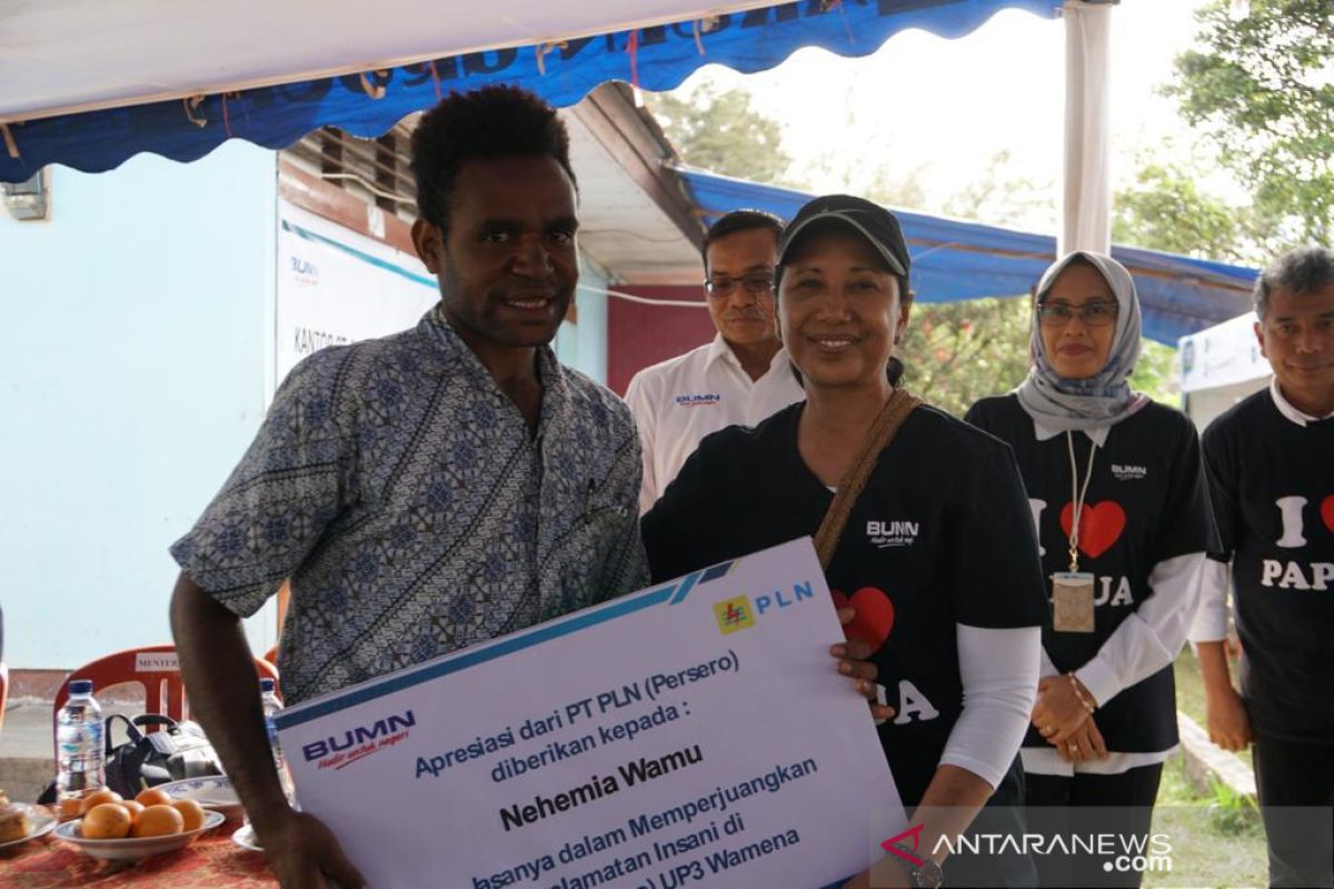 SOE minister  thanks Papuan student for saving PLN workers