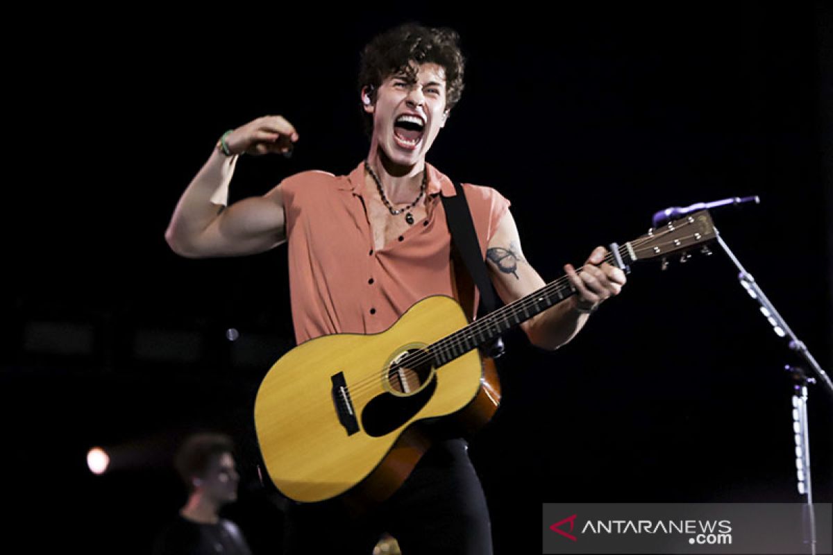 Kemarin, Aprilia Shiver 900 hadir dan Shawn Mendes bikin merinding