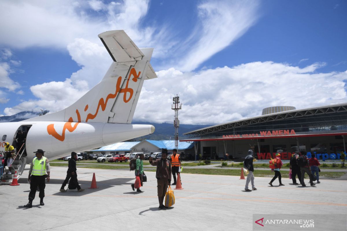 Normal, arus penumpang penerbangan Wings Air di Baubau