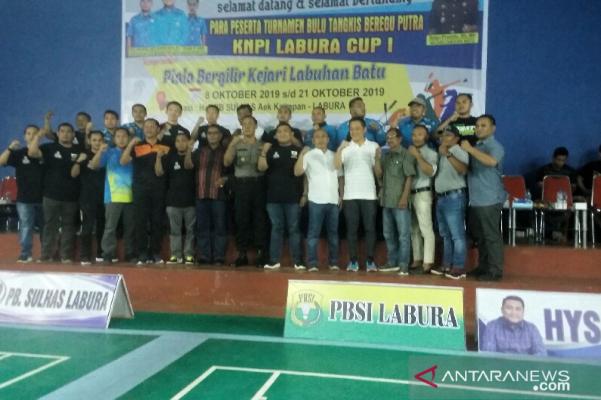 HYS for LU1 hiasi arena Turnamen Bulutangkis KNPI Labura Cup I