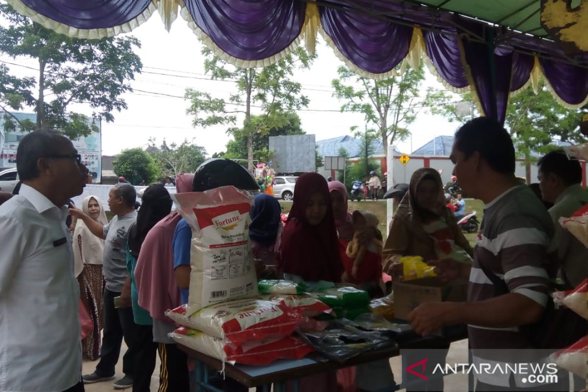 Warga antusias manfaatkan pasar murah di Mentok