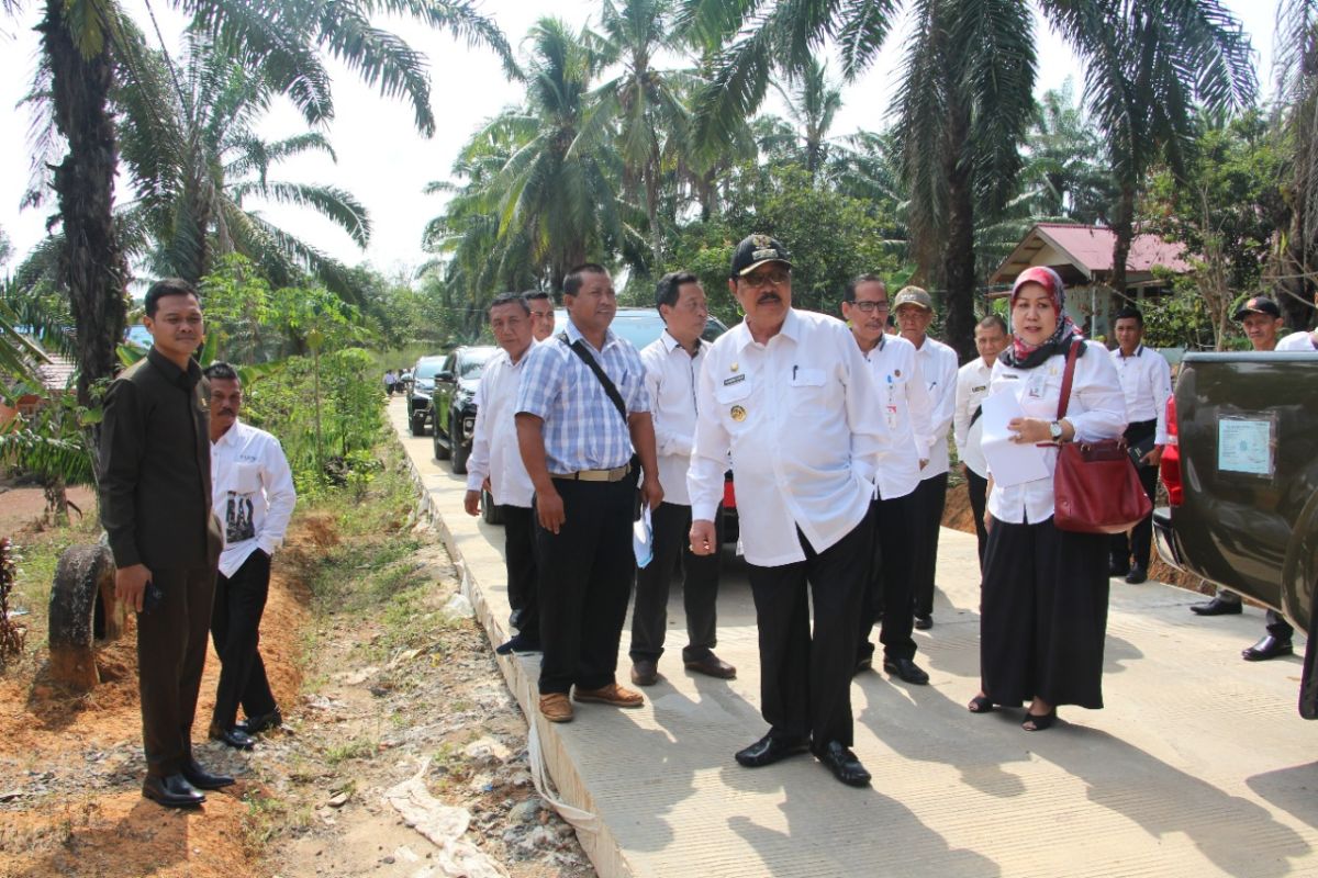 Bupati Paser Tinjau Pembangunan Jalan dan Puskesmas