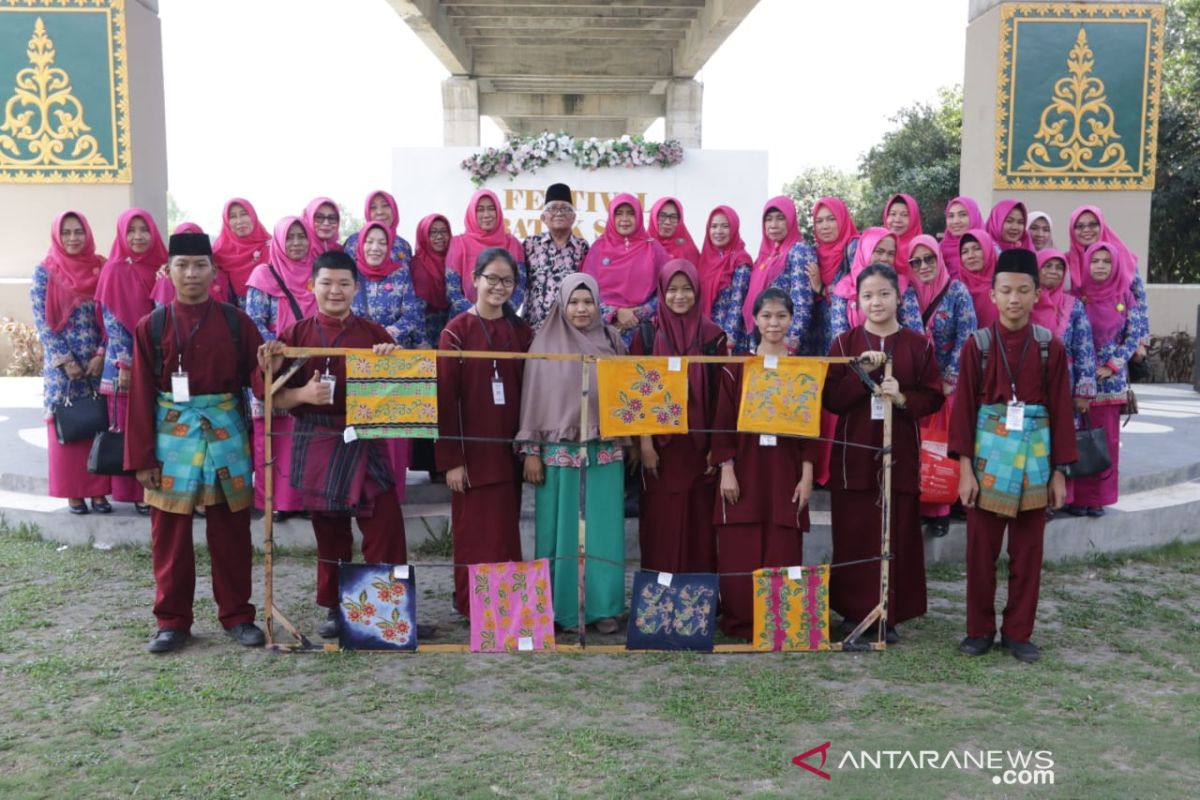 Rangkaian hari jadi ke-20, Dekranasda dan RAPP gelar Festival Batik Siak