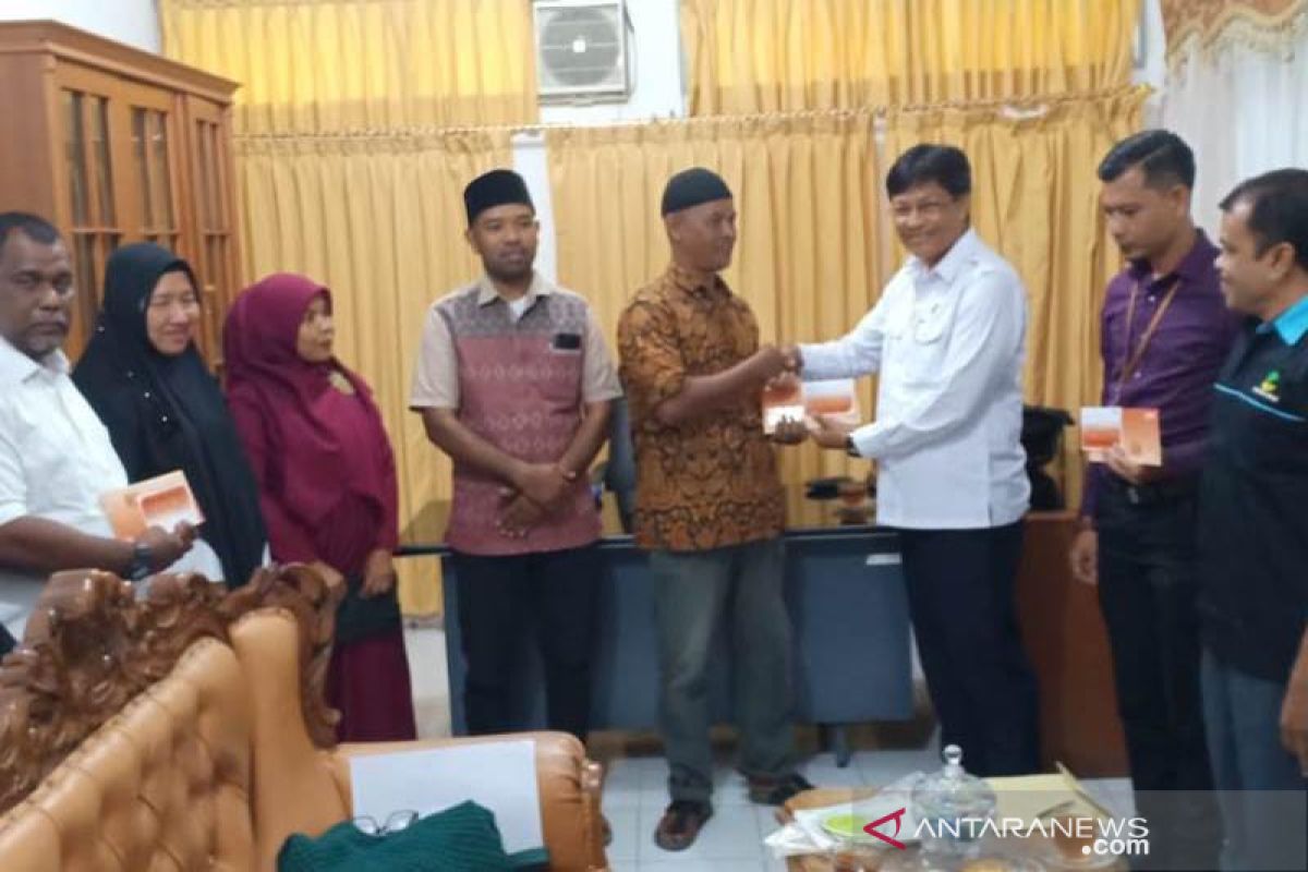 Dinas Sosial P3A Aceh Utara salurkan bantuan Aslut untuk 50 lansia