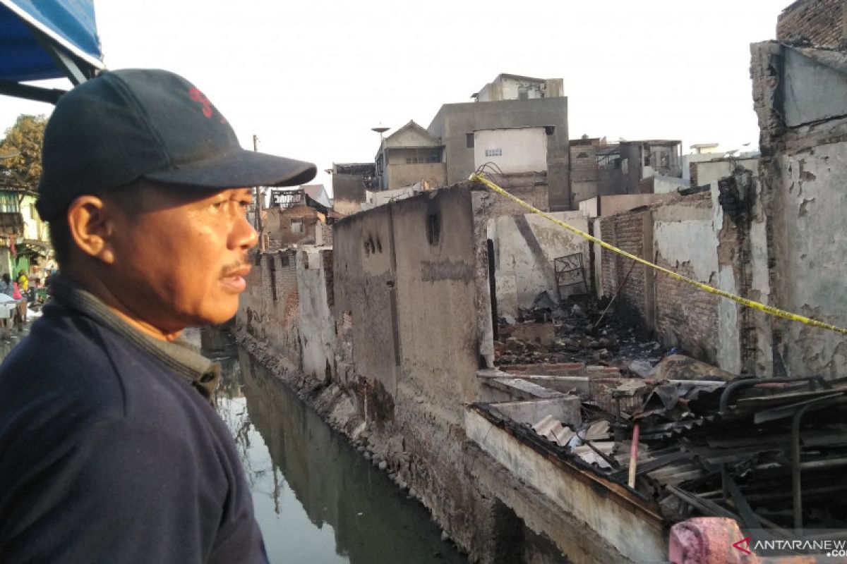 Kebakaran 15 menit yang menghanguskan puluhan rumah di Taman Sari