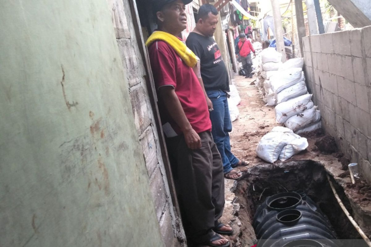 Tangki septik mulai dipasang untuk warga Tanjung Duren Utara