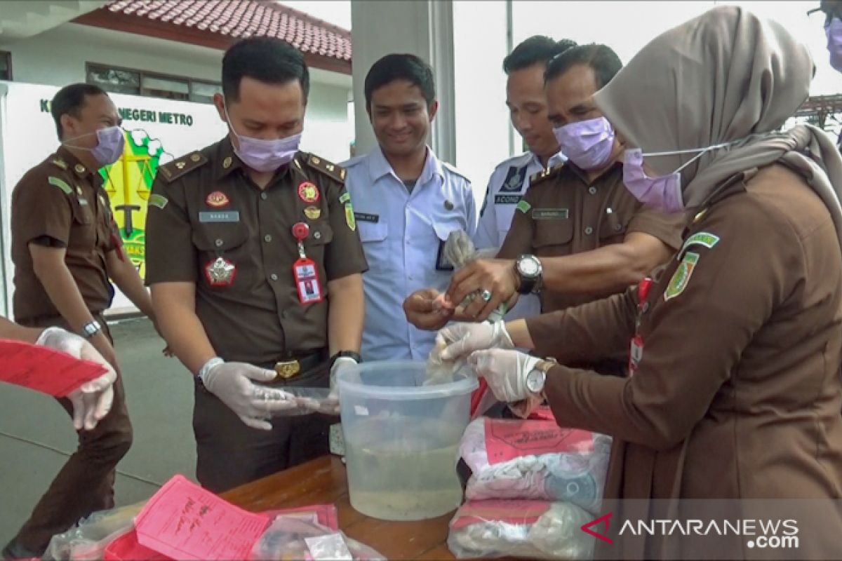 Kejaksaan Metro musnahkan barang bukti hasil kejahatan