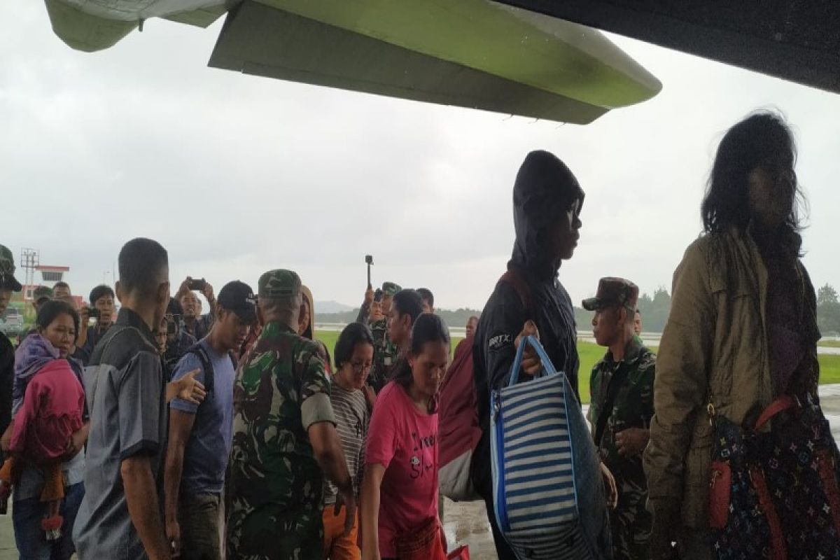 650 pengungsi dari Wamena pulang kampung gunakan KM Sinabung