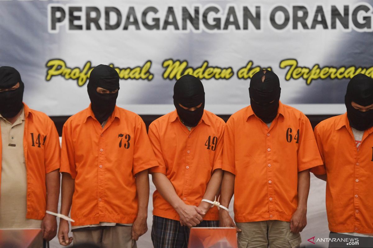 Minister: Law enforcers must not conspire with human traffickers
