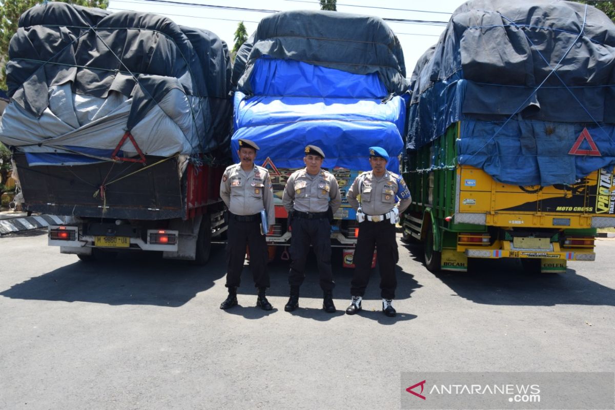 Penyelundupan tiga truk tembakau Jawa ke Pamekasan digagalkan