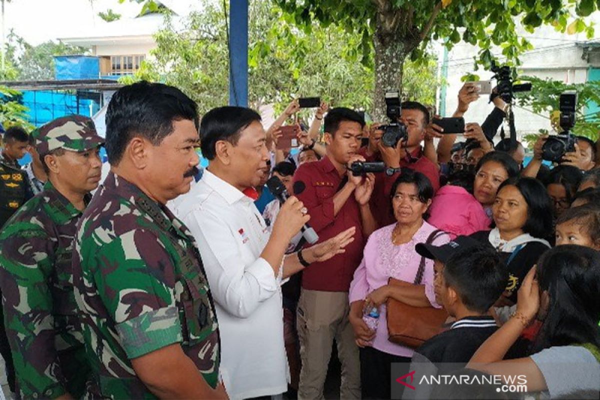 Menkopolhukan dikabarkan ditusuk saat kunjungan di Menes Pandeglang Banten