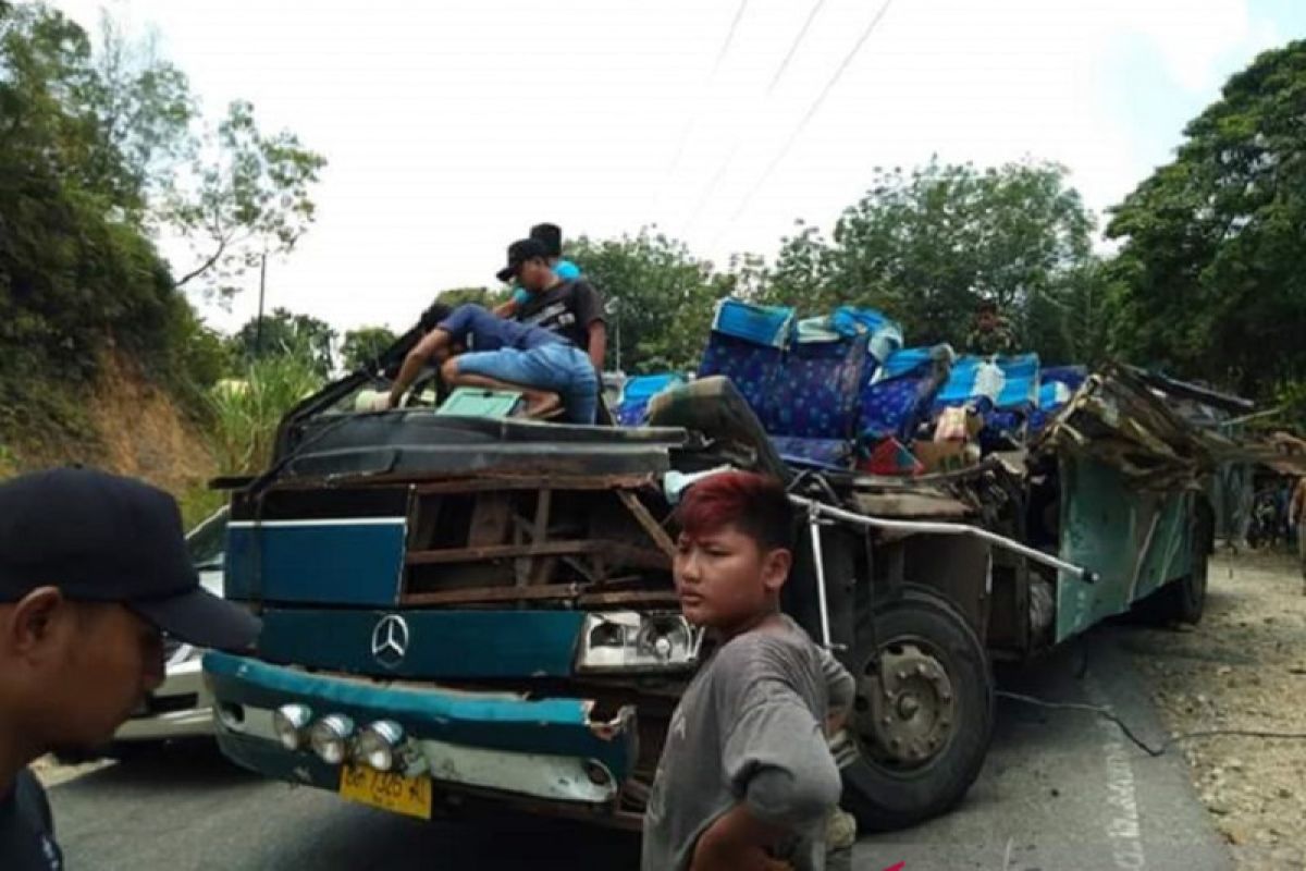 Kecelakaan maut di Kuantan Singingi  Riau tewaskan enam orang