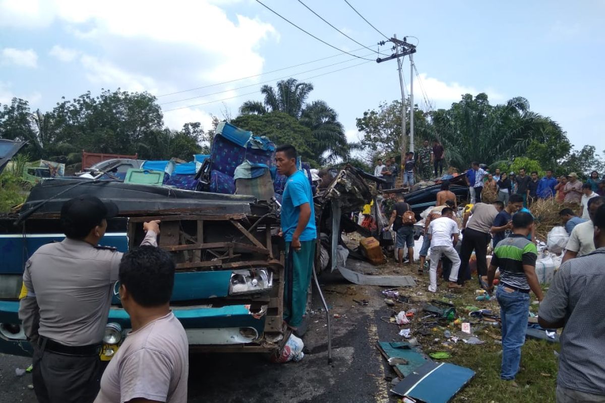 Polisi duga rem blong penyebab kecelakaan maut di Kuansing Riau