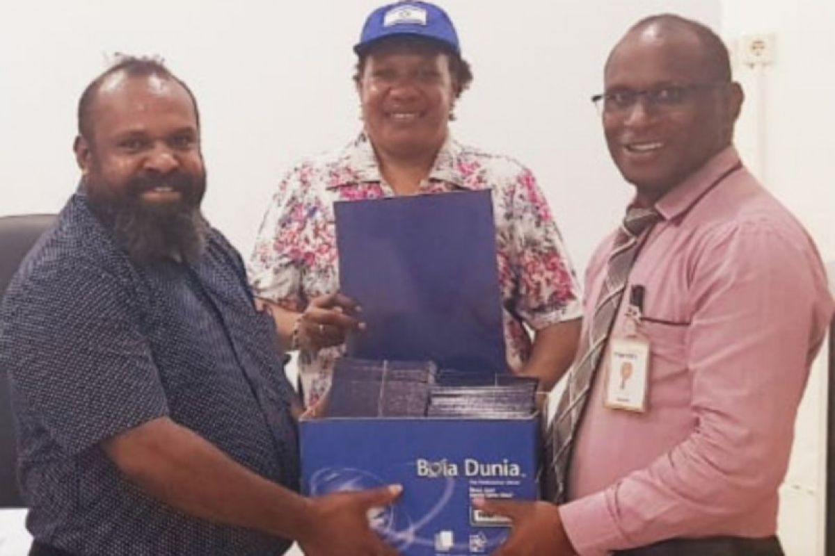 KPA Papua bagikan 1.000 buku tabungan untuk relawan HIV/AIDS