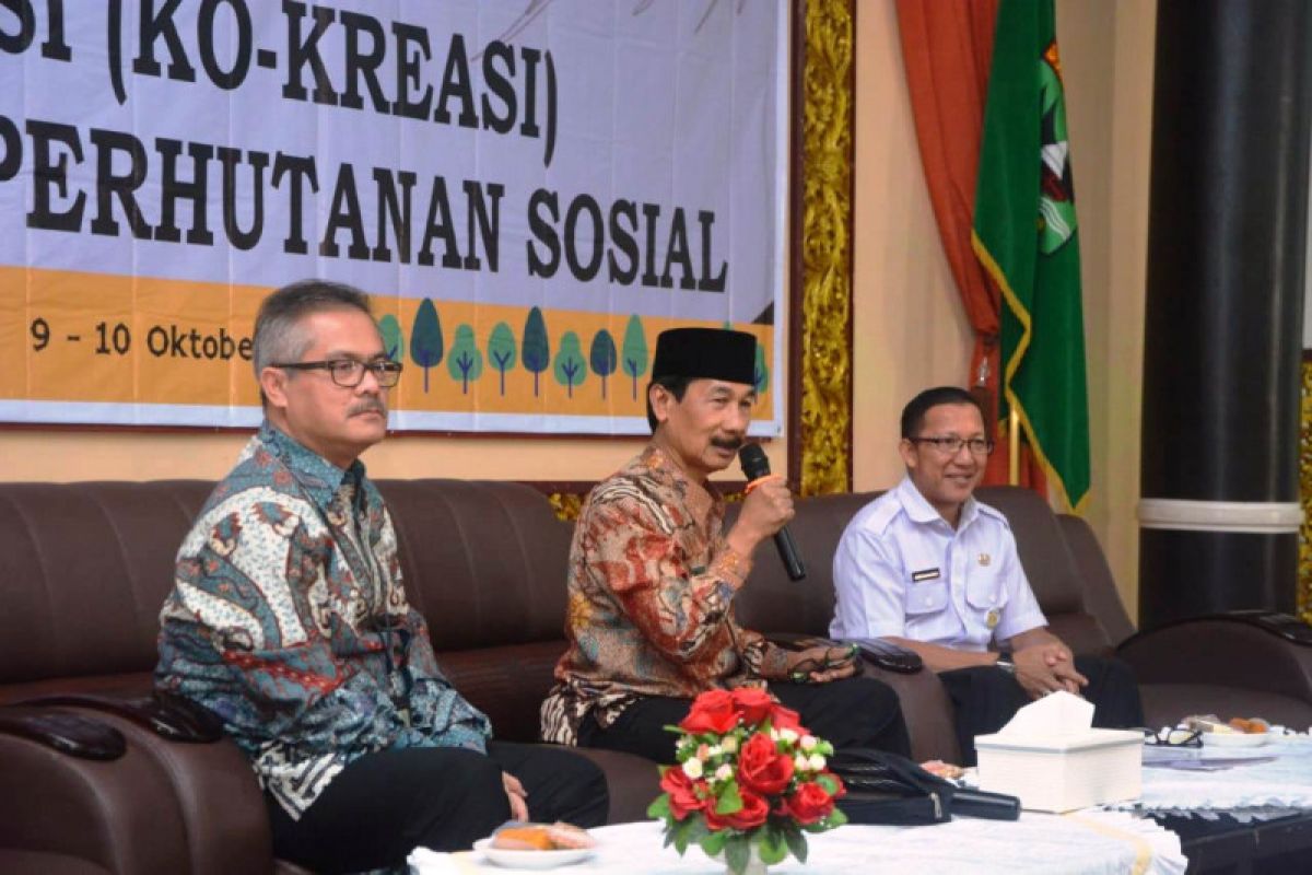 Perhutanan sosial mendorong masyarakat menjaga hutan