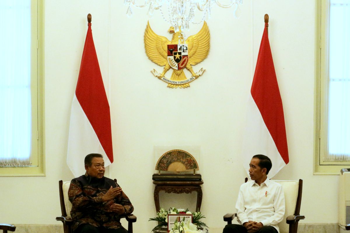 Jokowi menerima kedatangan SBY