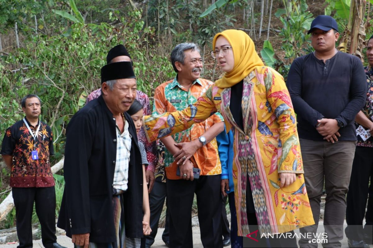 Pemkab Purwakarta bantu pulihkan warga dari trauma "hujan batu"