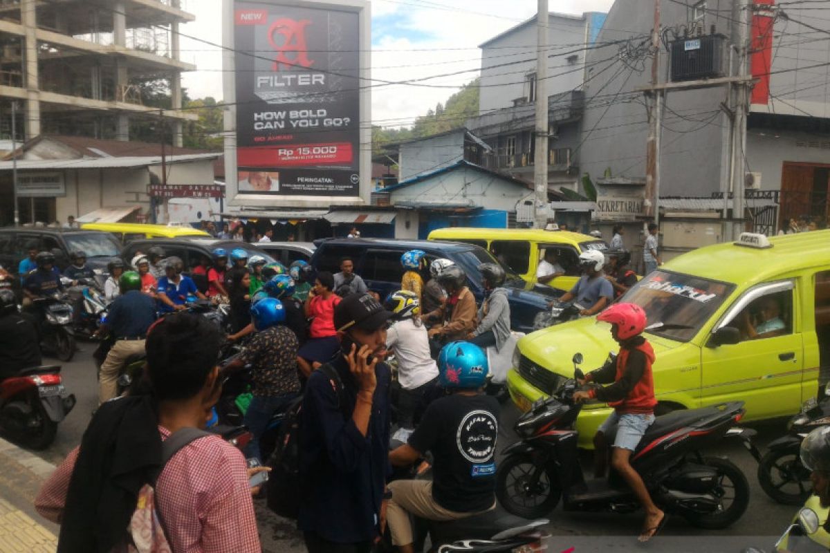 Gempa susulan beruntun, ribuan warga cari dataran tinggi