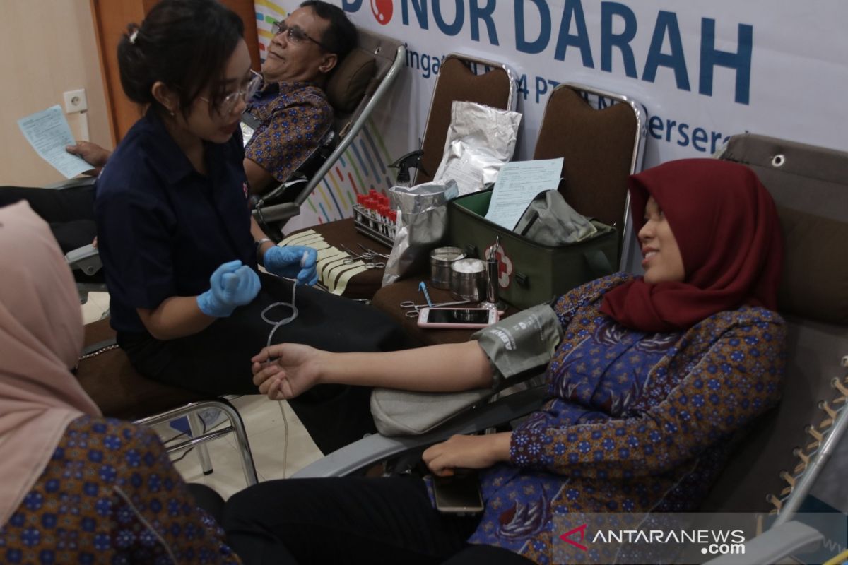 PLN UIW NTB sambut Hari Listrik Nasional dengan sumbang darah