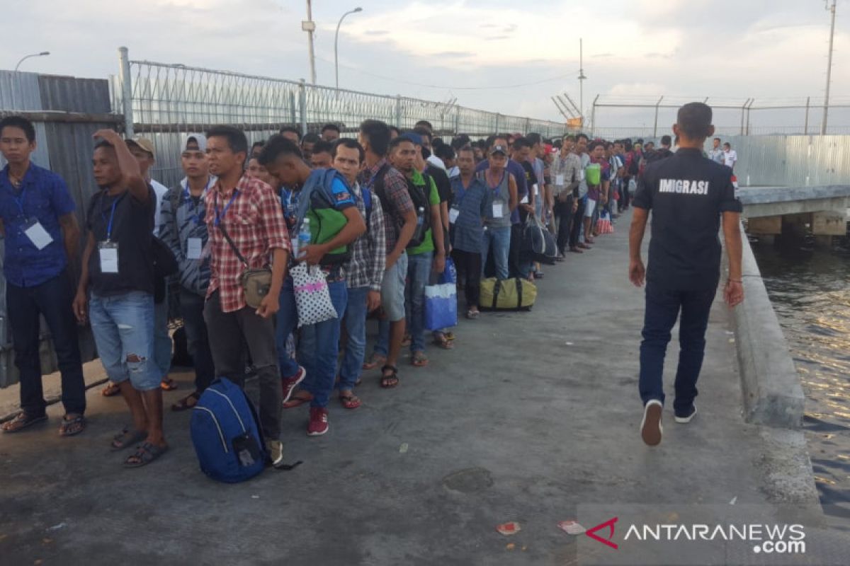 Puluhan TKI deportasi yang sakit sudah ditangani Kesehatan Pelabuhan