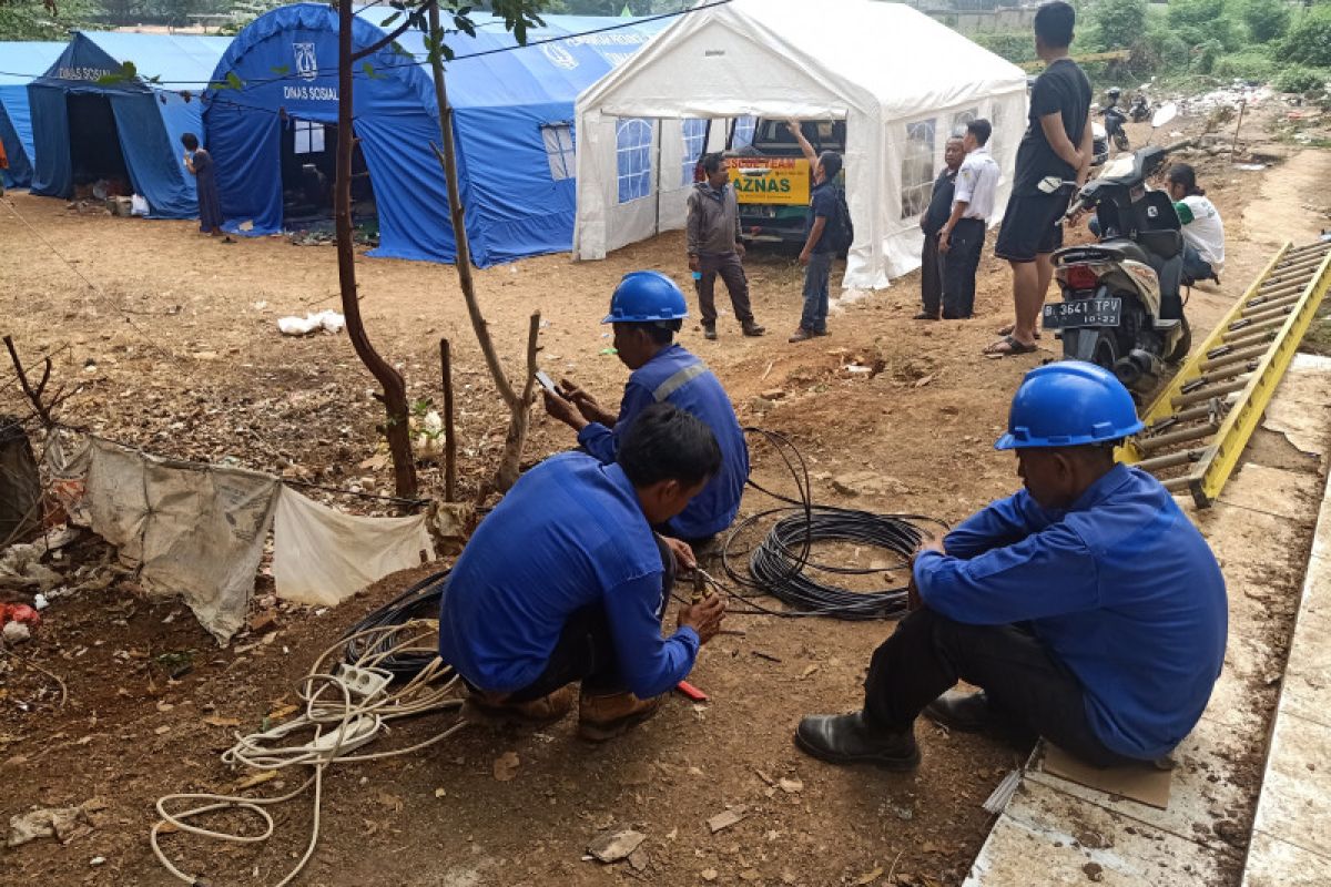 Tenda pengungsi kebakaran Cawang peroleh listrik darurat PLN