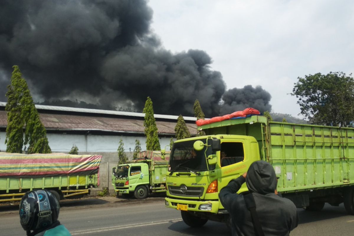 Gudang milik CV Bumi Waras terbakar