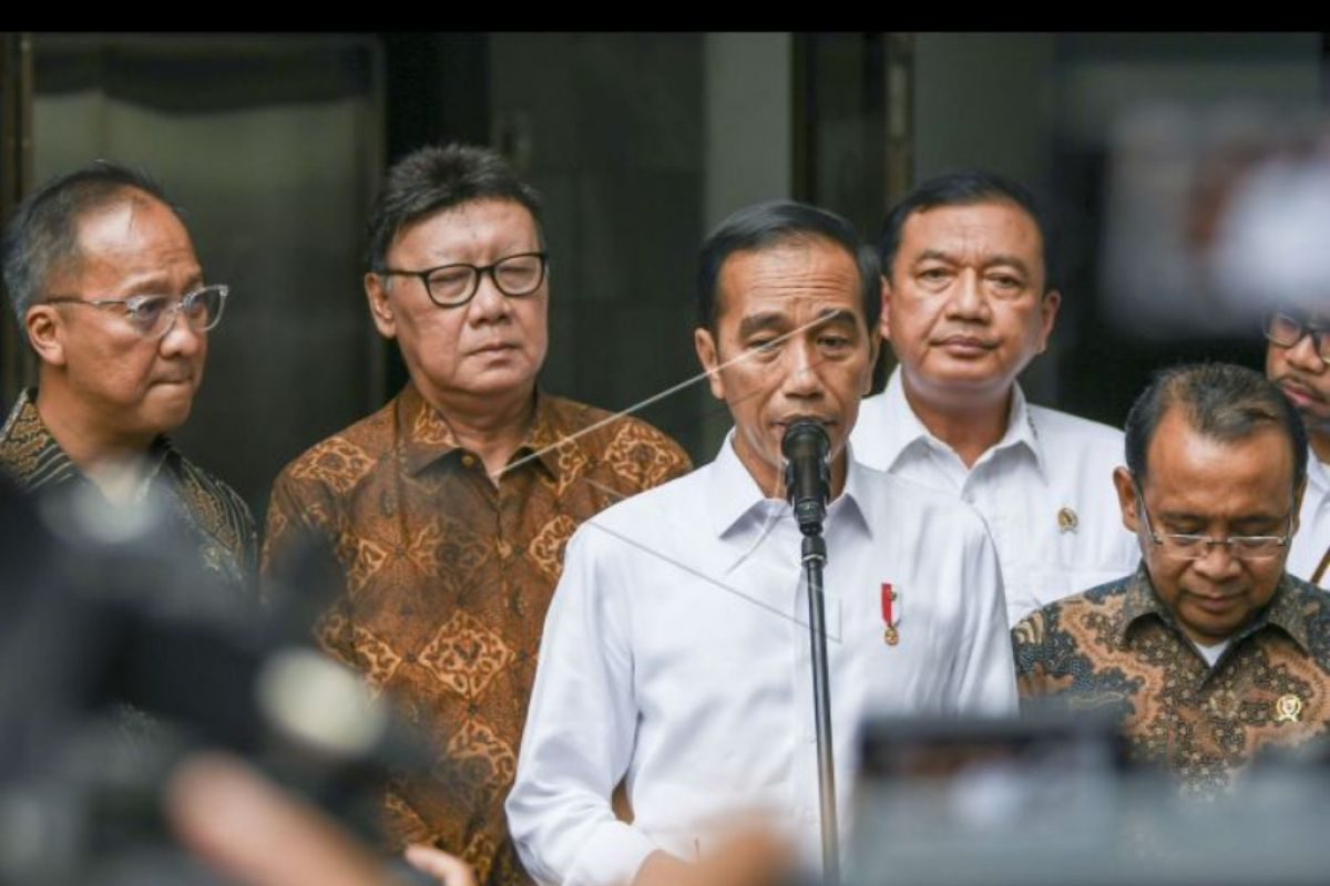 Presiden Jokowi jenguk Wiranto