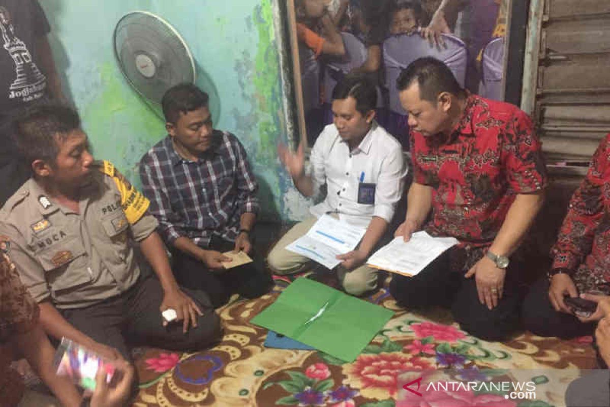 Jenazah Wartono korban jembatan runtuh tiba di rumah duka di Cirebon