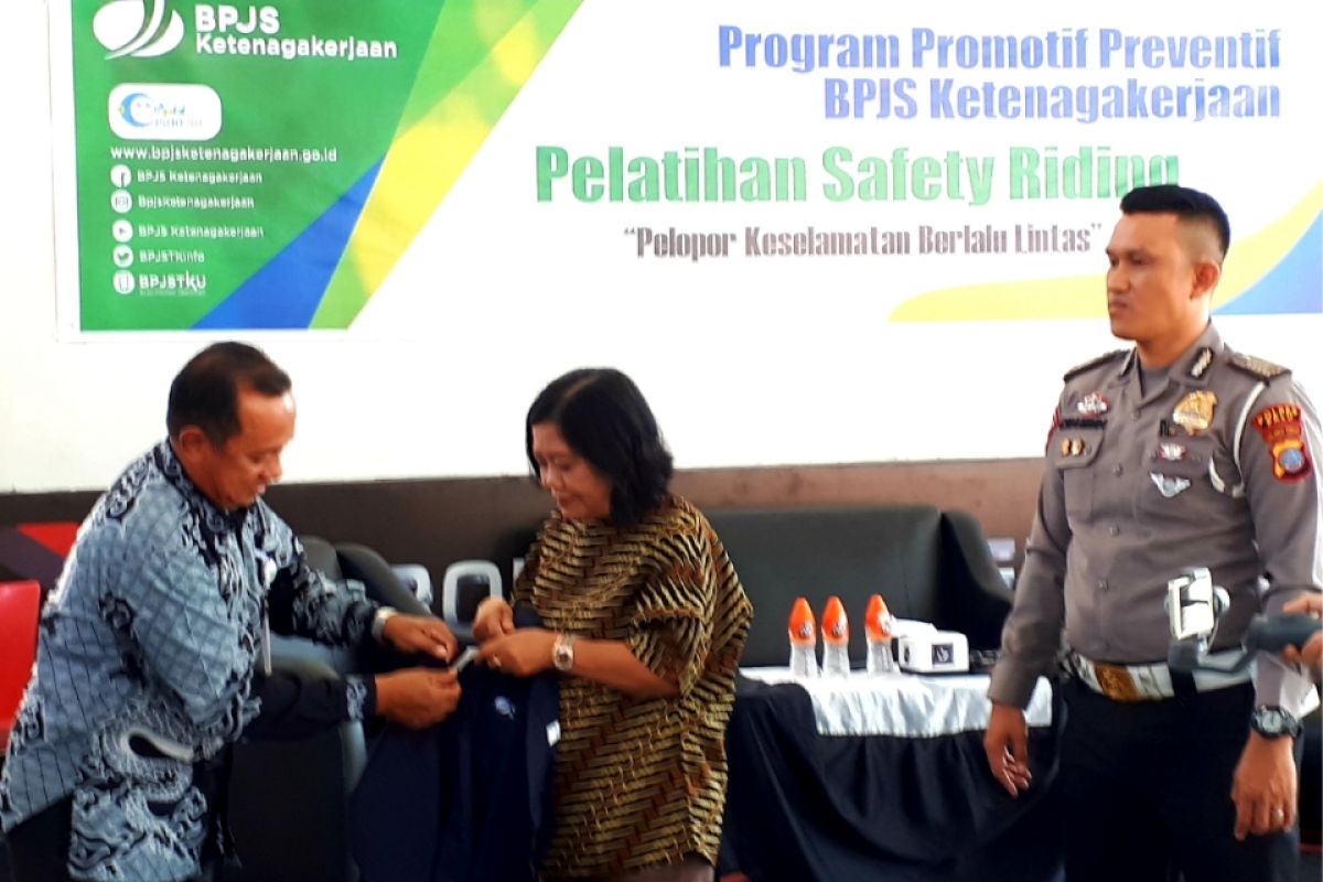 BPJS Ketenagakerjaan latih keselamatan berkendara bagi pekerja di Kota Palu