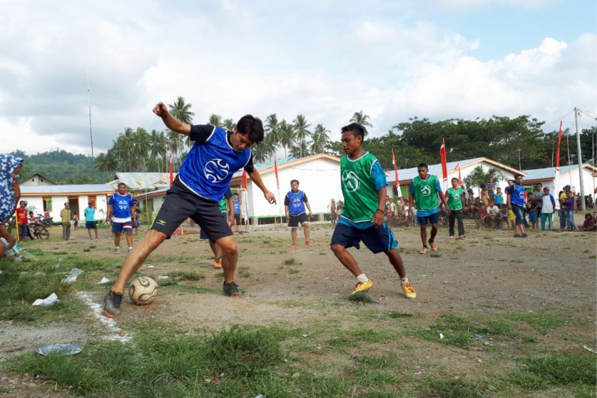 Klub sepakbola divisi utama Jepang hibur pengungsi bencana Donggala