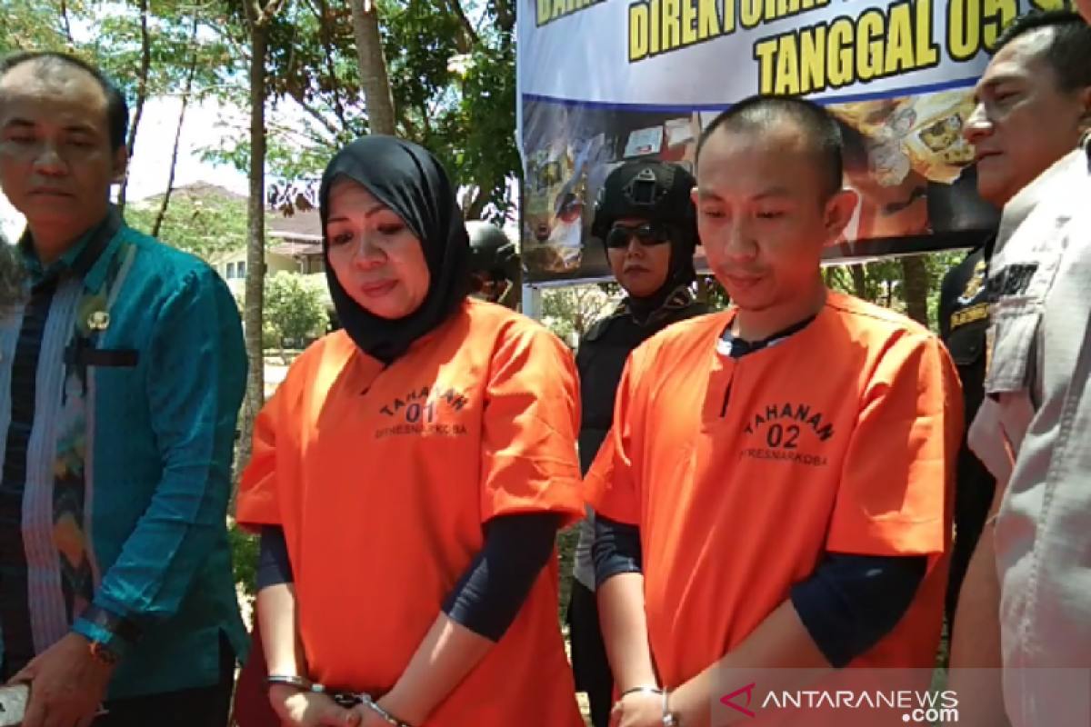 Jadi kekasih seorang napi, perempuan ini rela jadi kurir sabu