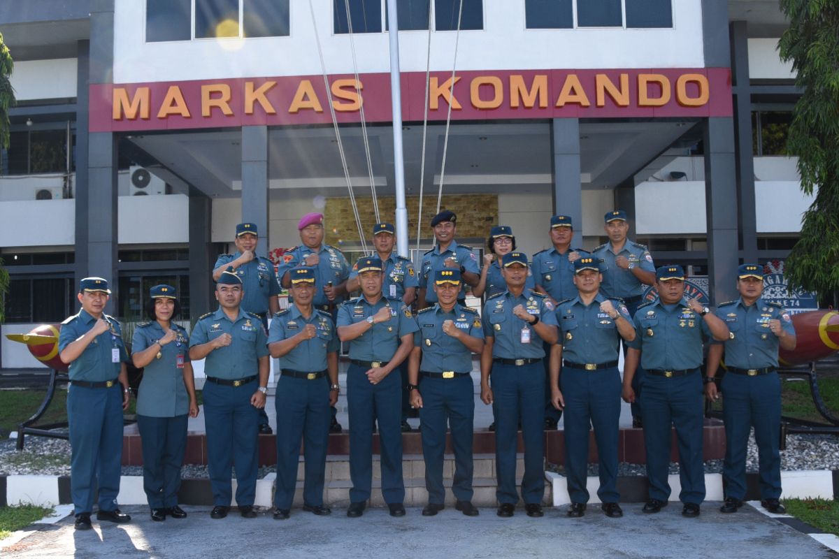 Tim Safari Personalia TNI Angkatan Laut Kunjungi Lantamal Manado