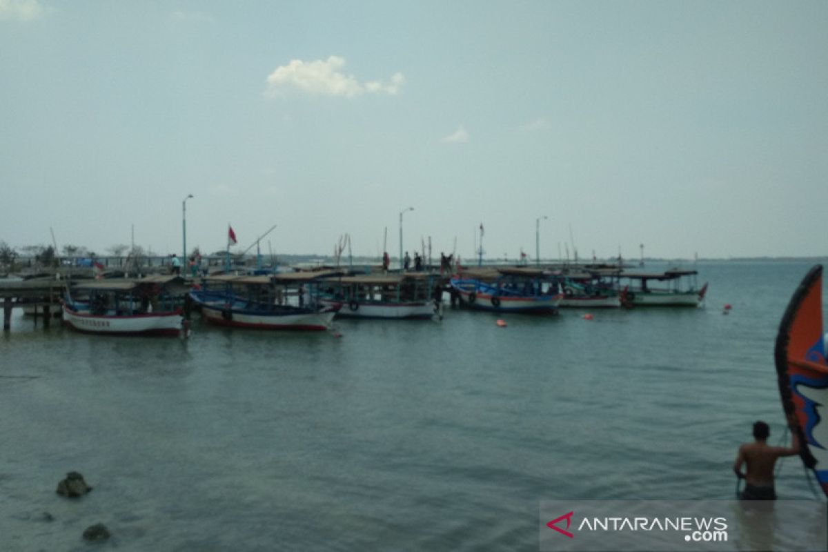 Perahu wisata ke Pulau Panjang Jepara sepi penumpang