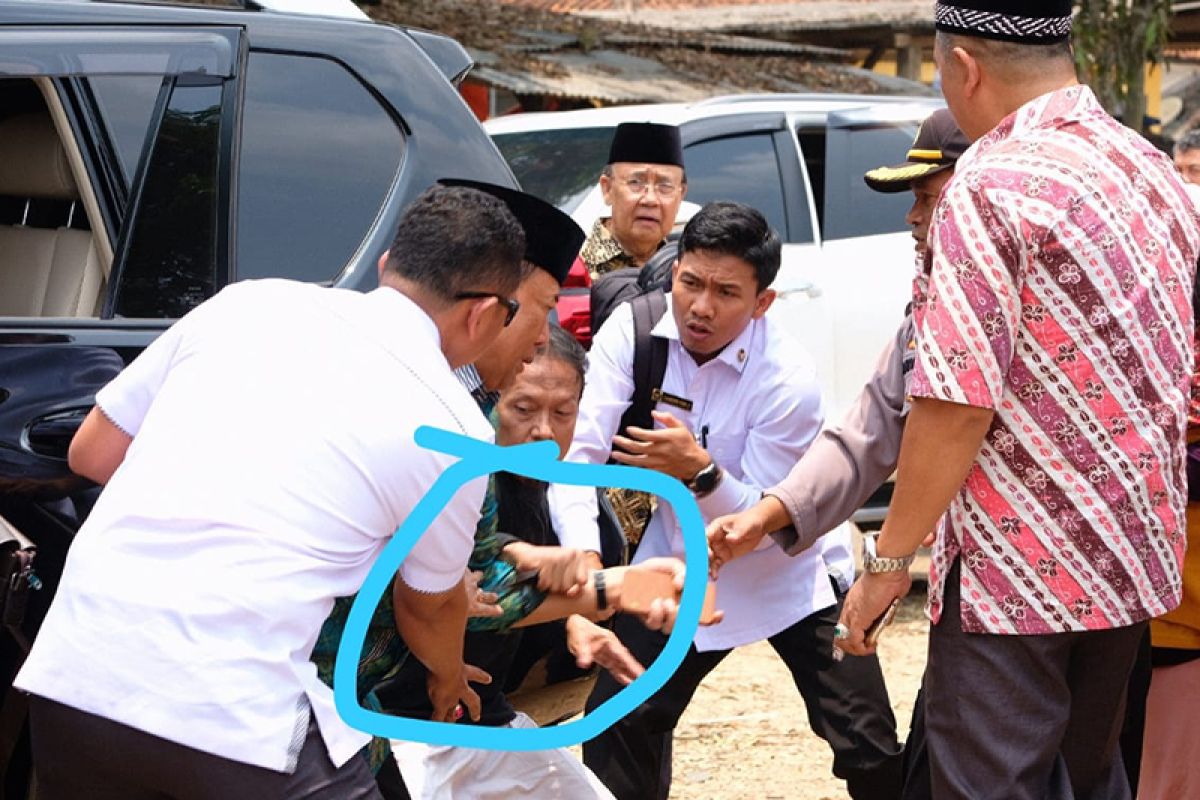 Warga Pandeglang mengecam penyerangan terhadap Menkopolhukam Wiranto