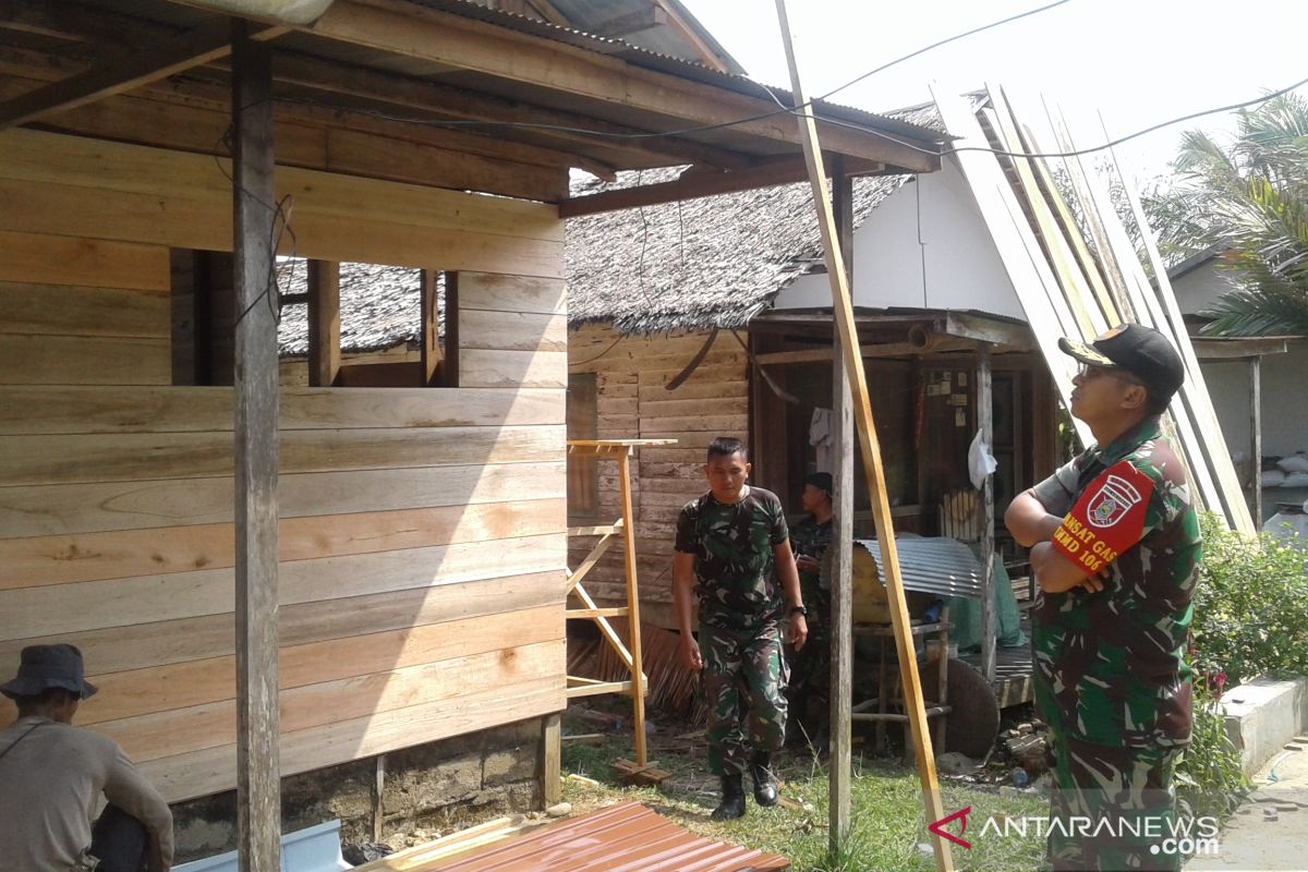 Lima rumah warga mendapat program TMMD Kodim 1010/Rantau