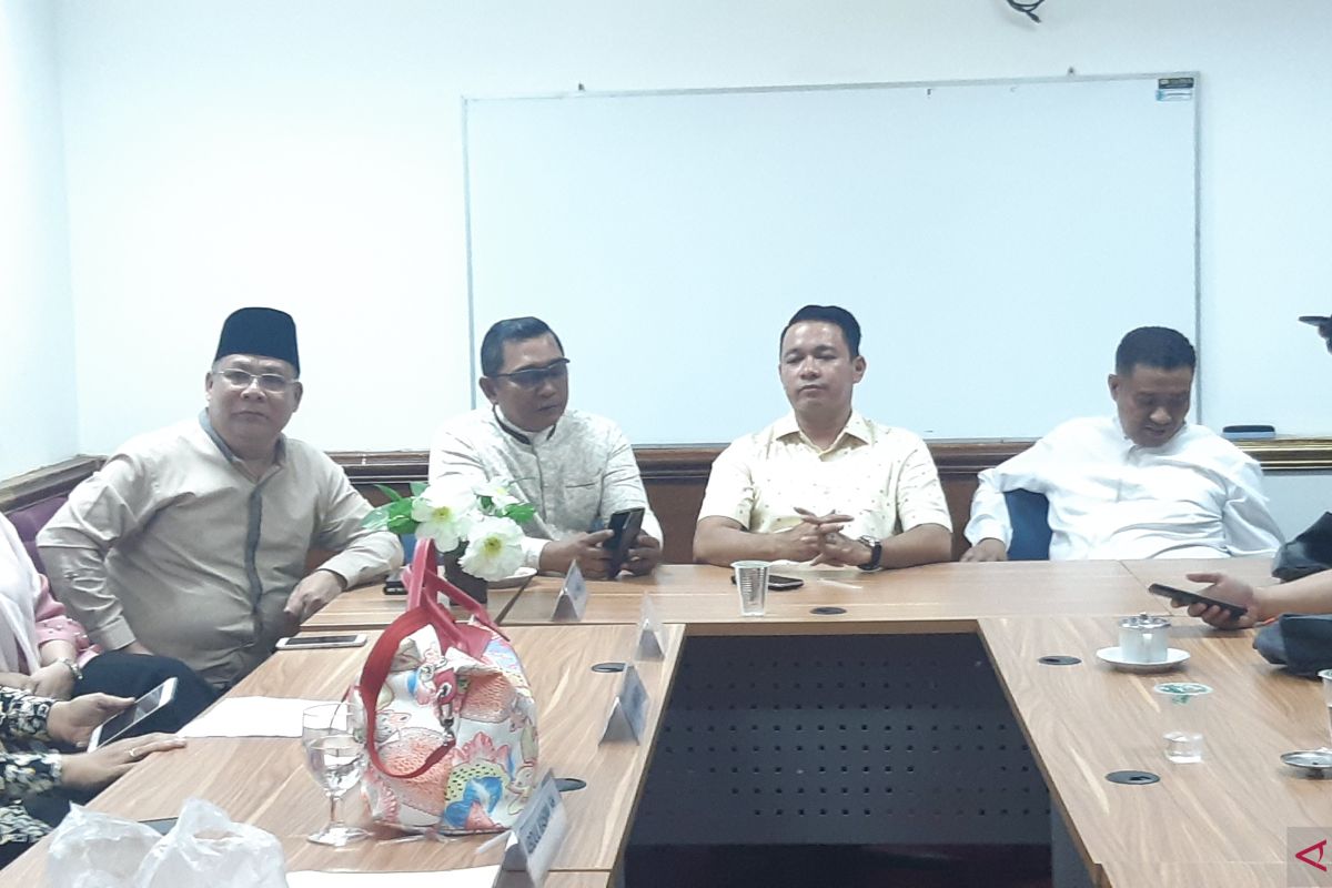 Tiga fraksi di DPRD Riau sebut paripurna penetapan AKD salahi aturan