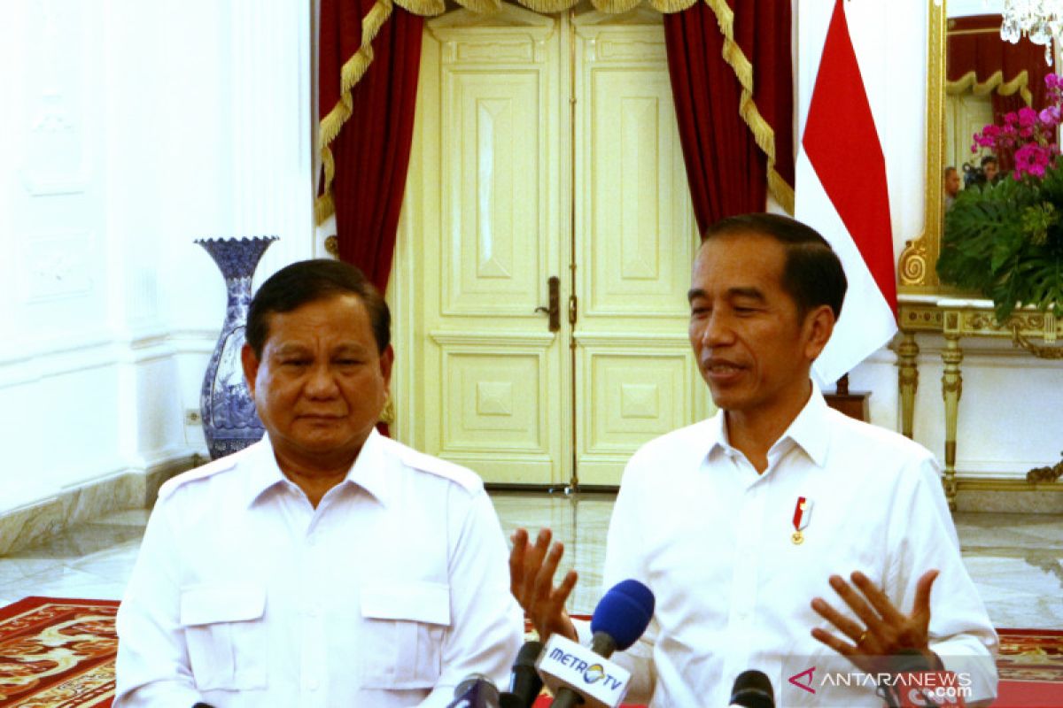 Jokowi, Prabowo mull over Gerindra joining government coalition