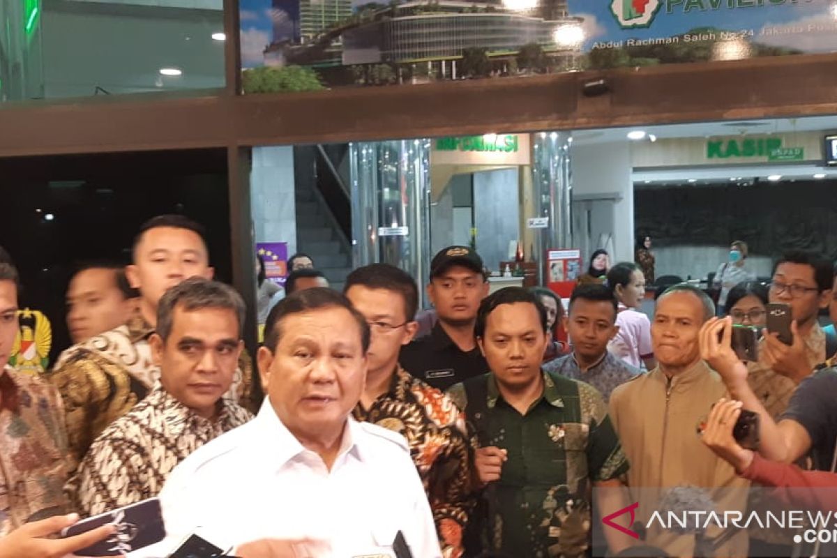 Prabowo prihatin penusukan Wiranto dianggap rekayasa