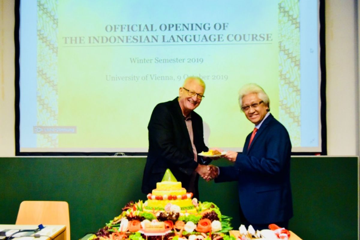 Ada mata kuliah Bahasa Indonesia  di universitas Wina Austria