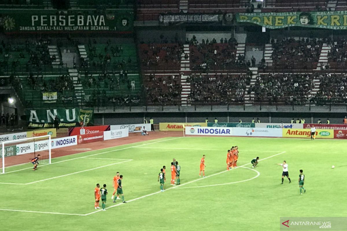 Persebaya ditahan 0-0 Borneo FC  pada babak pertama