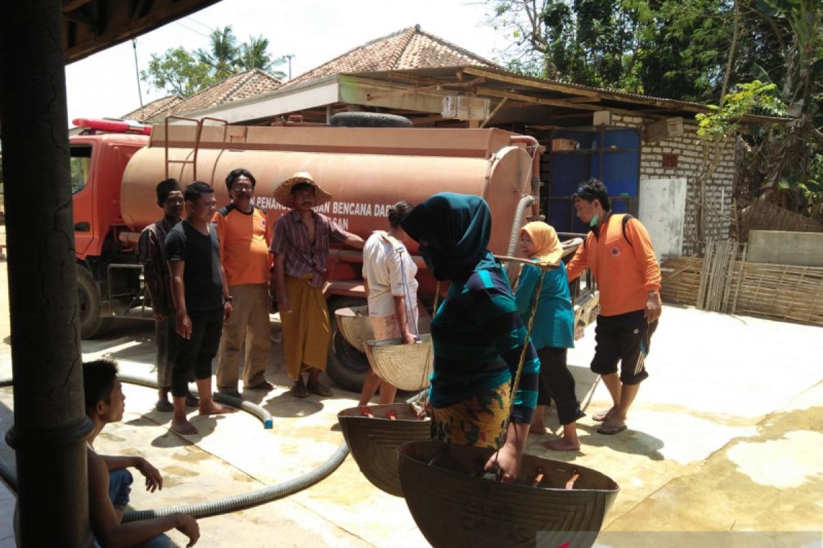 3.192 tangki air didistribusikan ke 80 desa terdampak kekeringan di Pamekasan